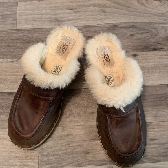 UGG Shoes - WOMEN'S DARK BROWN UGG CLOGS SIZE 6